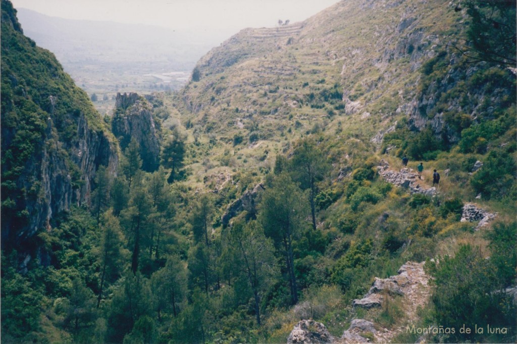 Zona de la Cova del Gorigori, Lorcha asoma en el centro